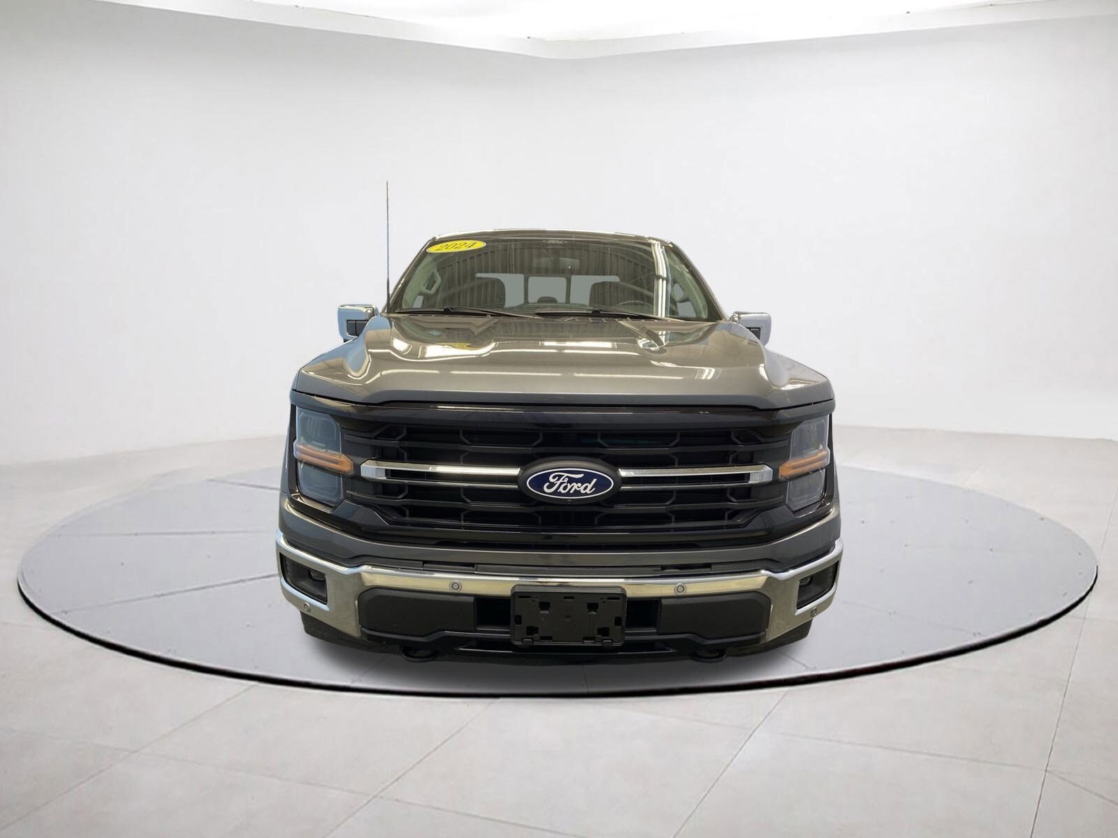 2024 Ford F-150 XLT photo 2