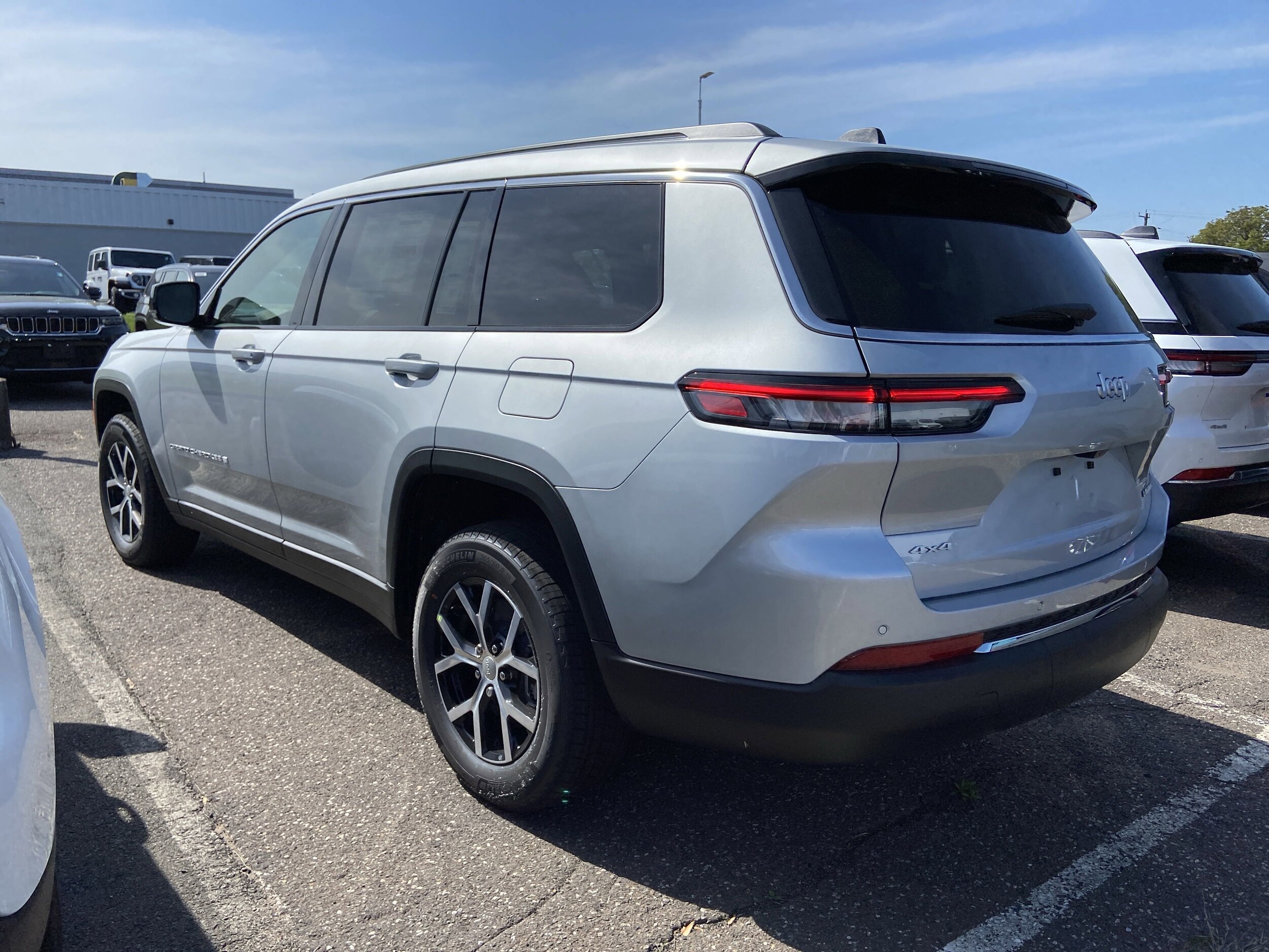 2025 Jeep Grand Cherokee Limited photo 4