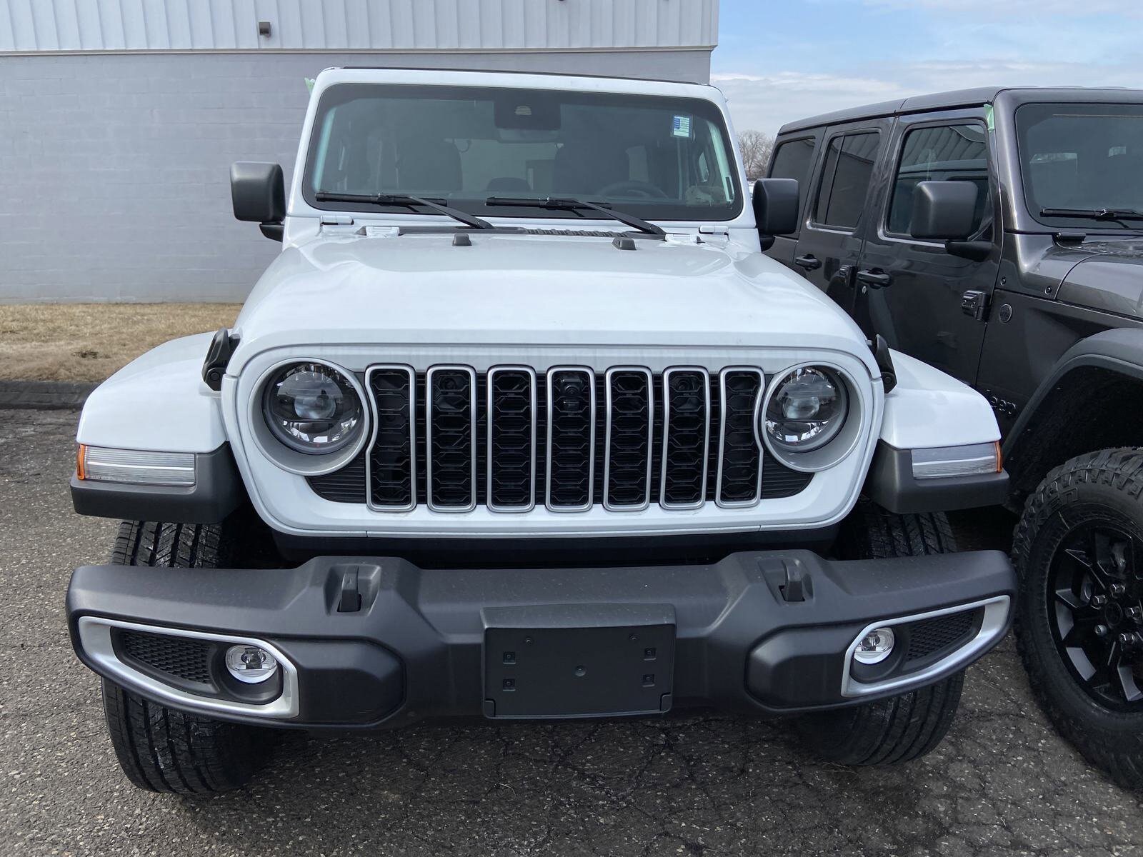 2025 Jeep Wrangler Sahara photo 2