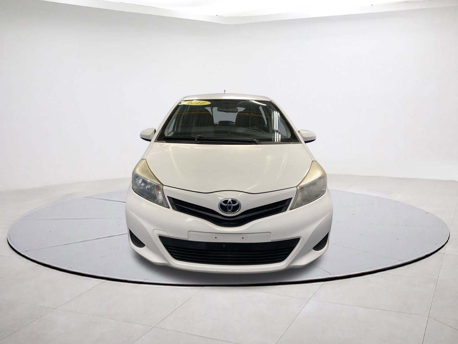 2012 Toyota Yaris photo 2
