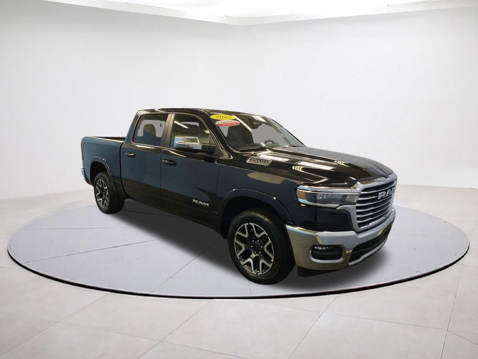 2025 RAM 1500 Laramie 4x4 Crew Cab 5'7's photo