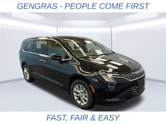 2027 Chrysler Pacifica Select Passenger Van