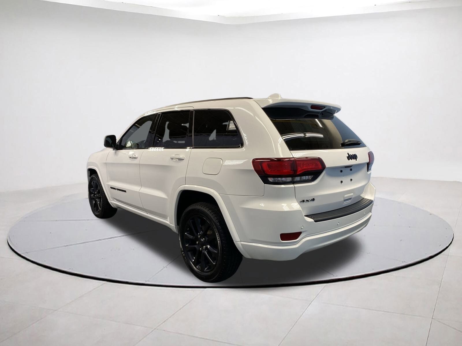 2020 Jeep Grand Cherokee Altitude photo 4