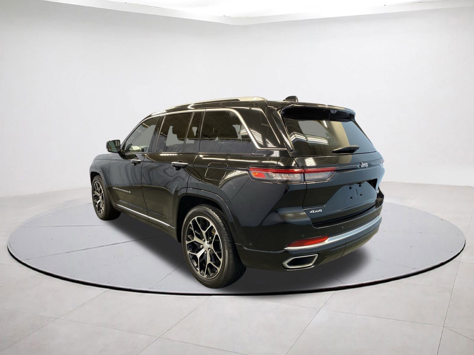 2022 Jeep Grand Cherokee Summit Reserve photo 3
