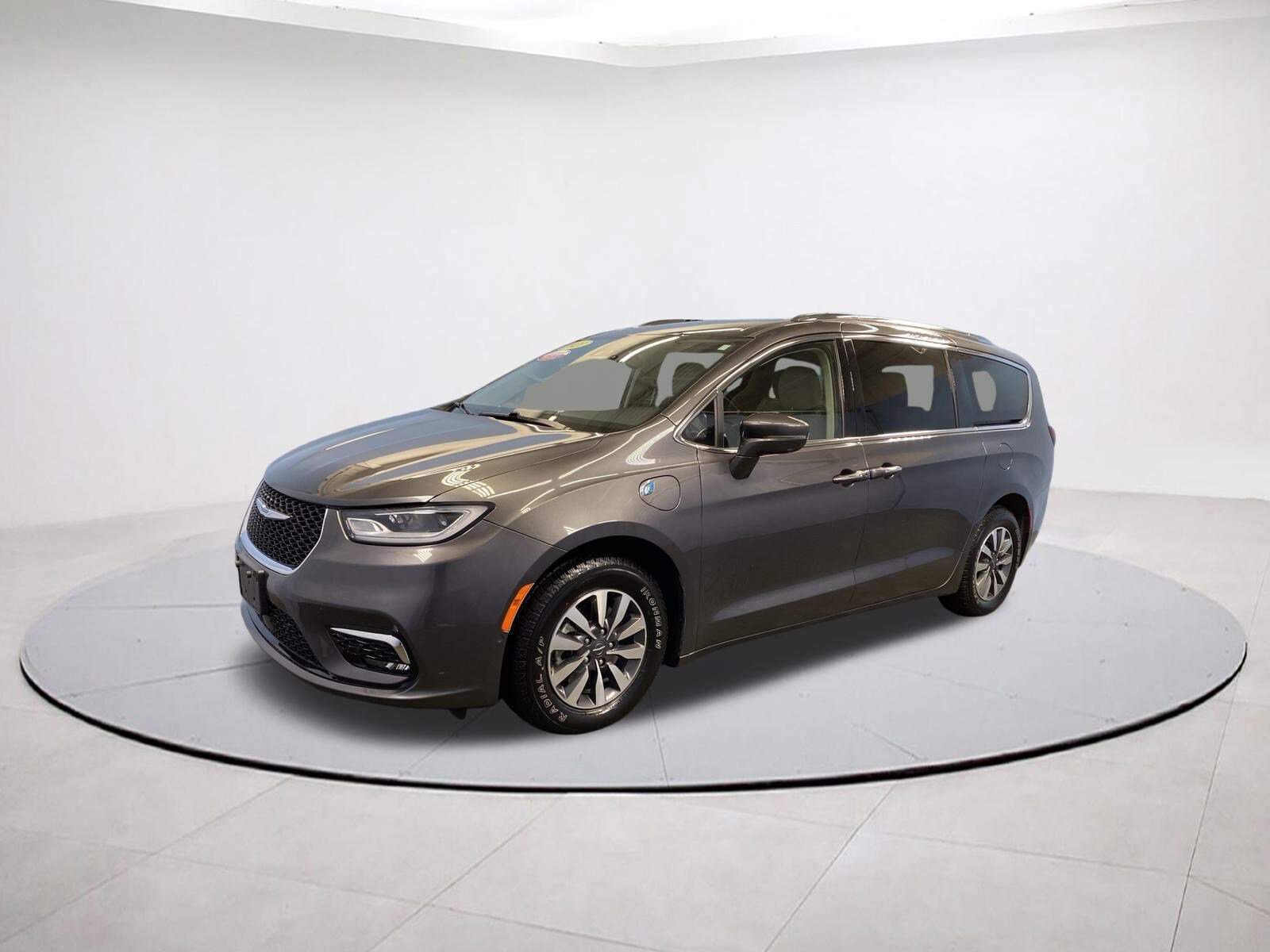 2021 Chrysler Pacifica Hybrid Touring L photo 3