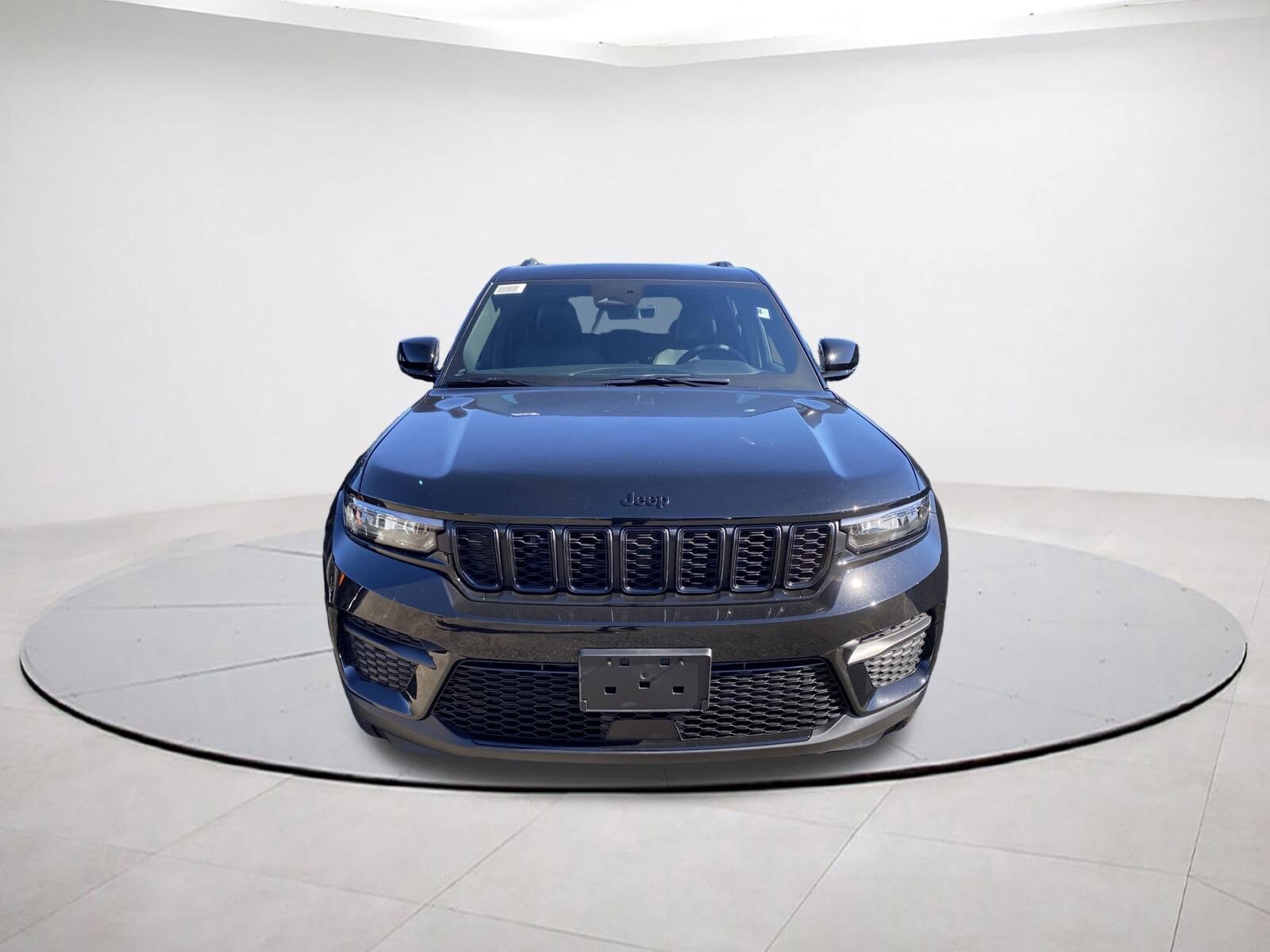 2025 Jeep Grand Cherokee Altitude photo 2