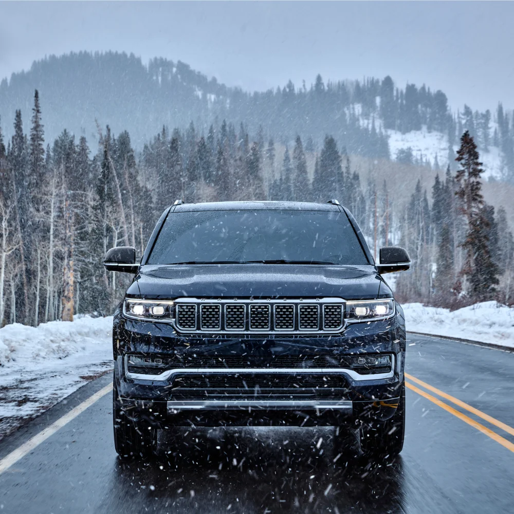 Navigating%20Icy%20Road%20Risks_%20How%20Jeep%204%C3%974%20Systems%20Handle%20First%20Frosts.webp