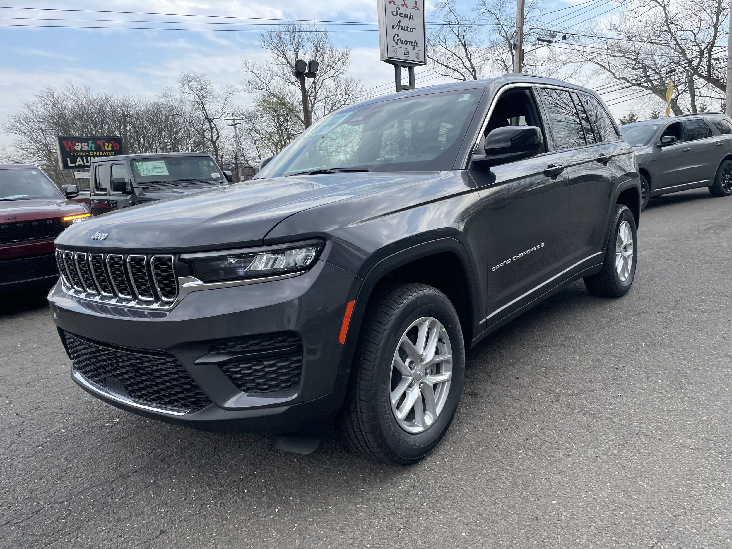 2025 Jeep Grand Cherokee Laredo X photo 2