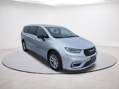 2026 Chrysler Pacifica Select Passenger Van