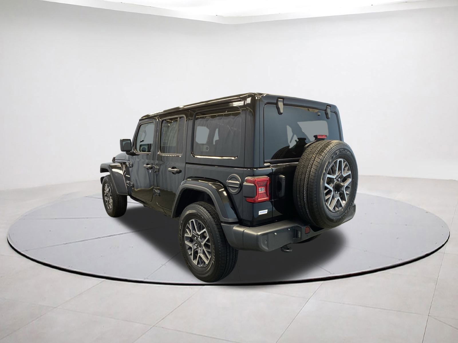 2024 Jeep Wrangler Sahara photo 4