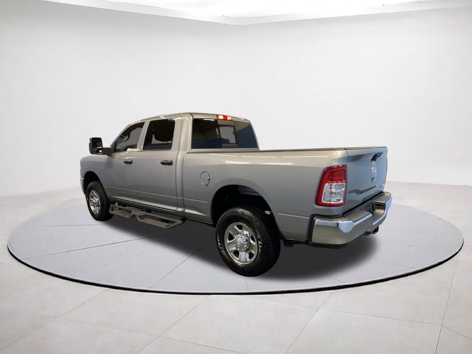 2024 Ram 2500 Tradesman photo 3
