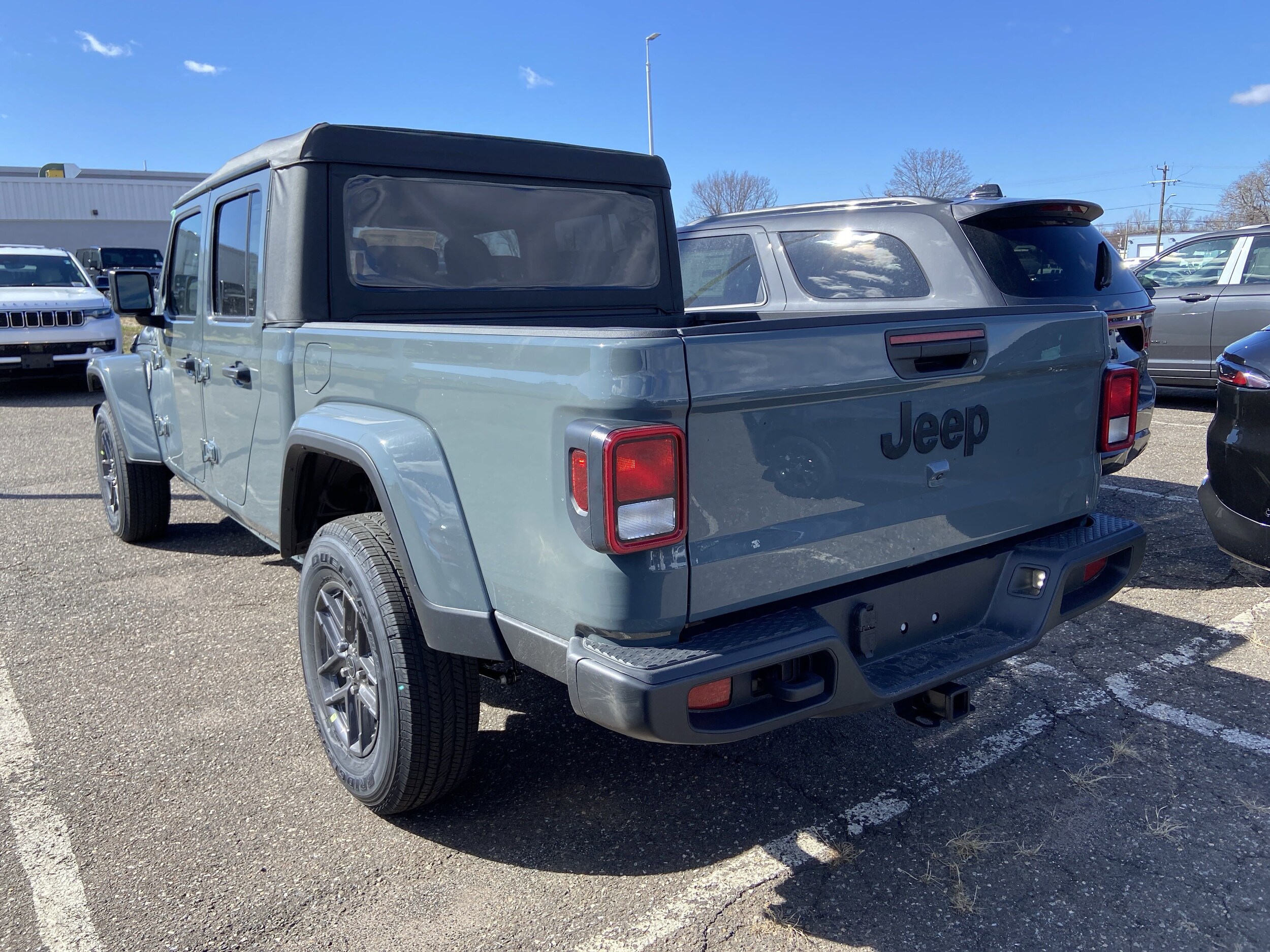 2025 Jeep Gladiator Sport S photo 4