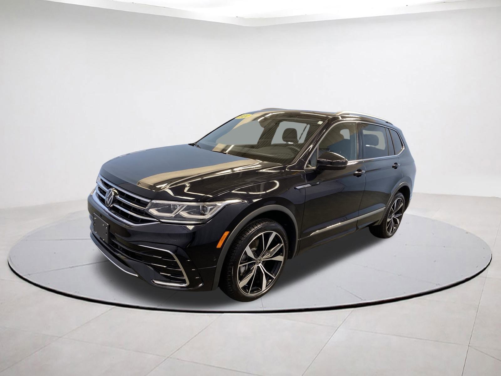 2024 Volkswagen Tiguan SEL R-Line Black photo 3
