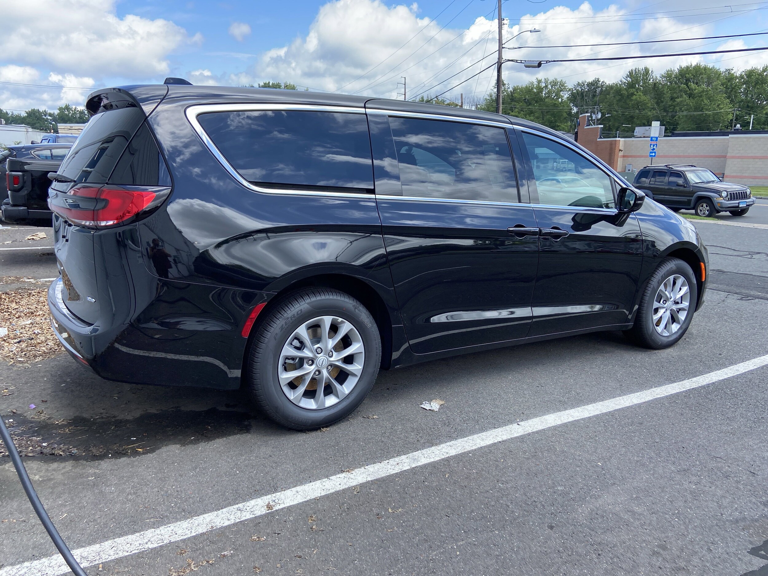 2025 Chrysler Pacifica photo 4
