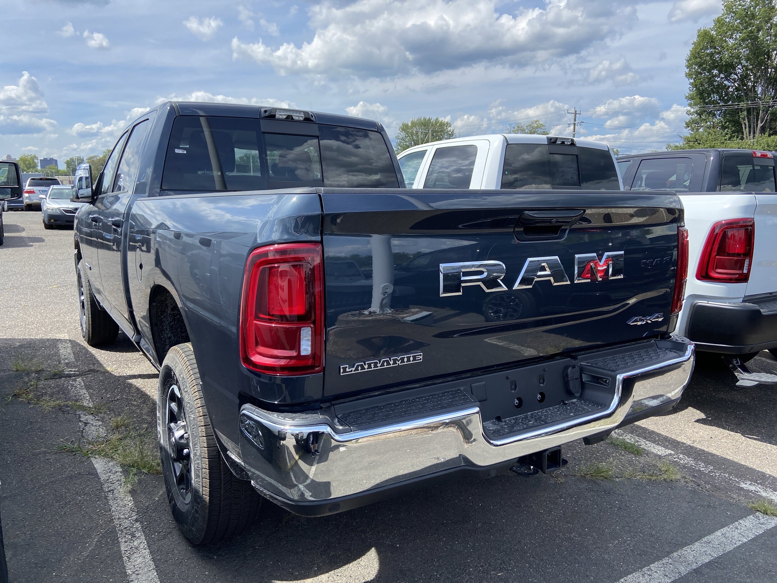 2025 Ram 3500 Laramie photo 4