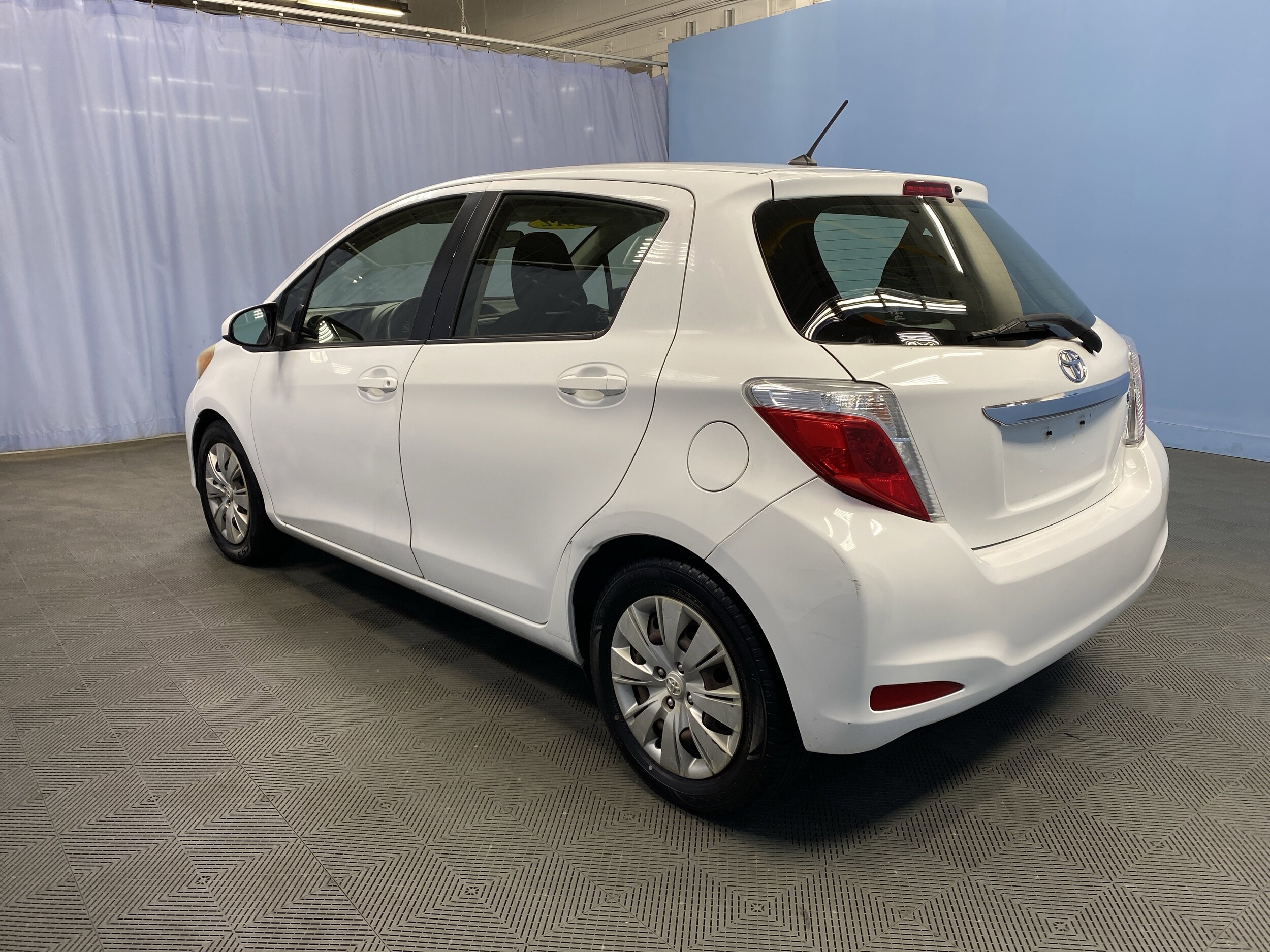 2012 Toyota Yaris photo 4