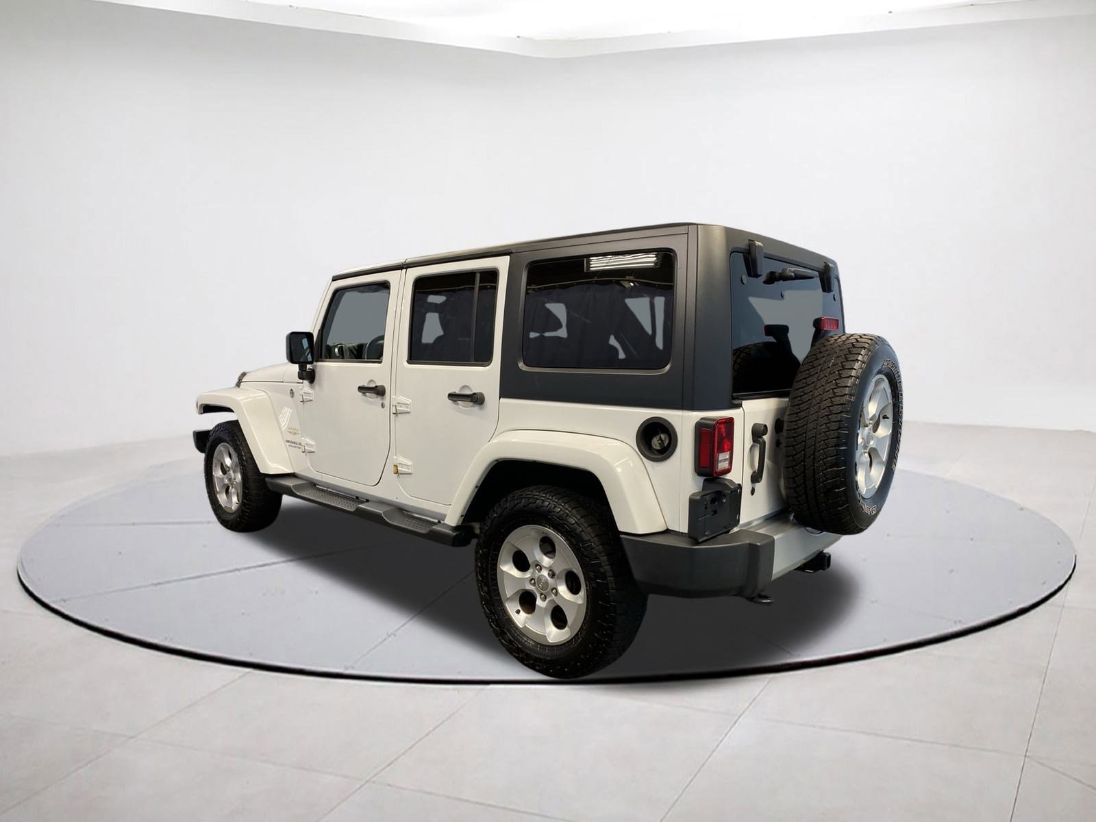 2015 Jeep Wrangler Unlimited Sahara photo 4