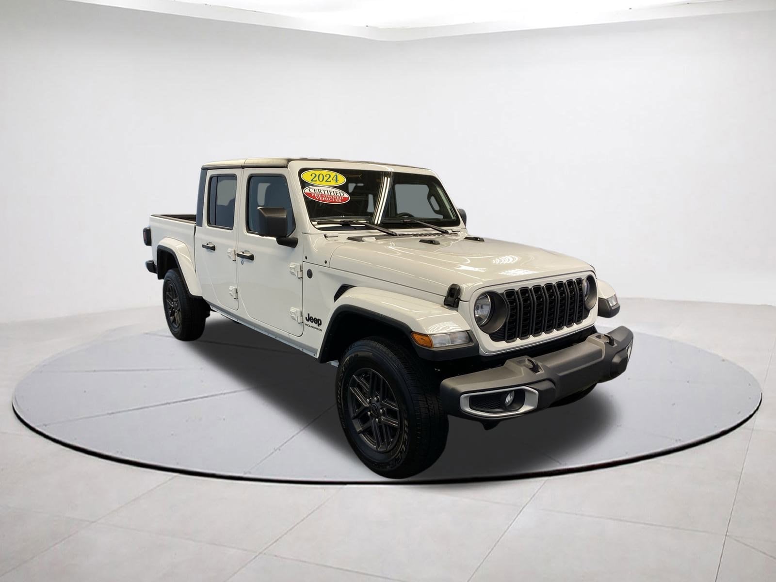 2024 Jeep Gladiator Sport S's photo