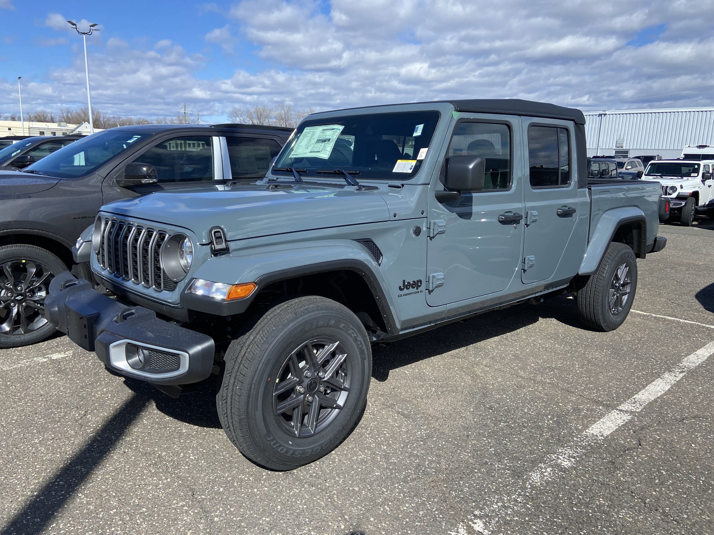 2025 Jeep Gladiator Sport S photo 3