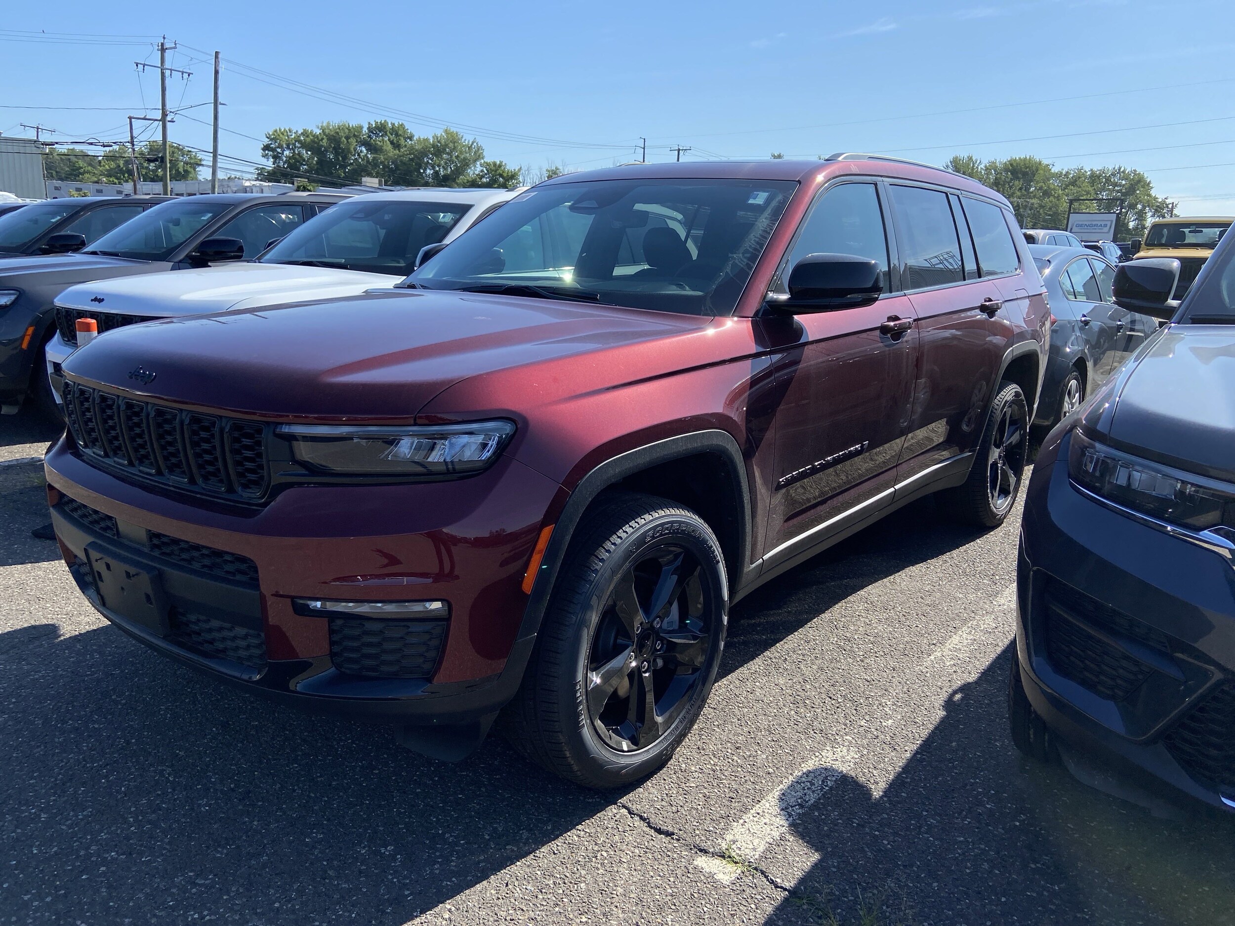 2025 Jeep Grand Cherokee Limited photo 2