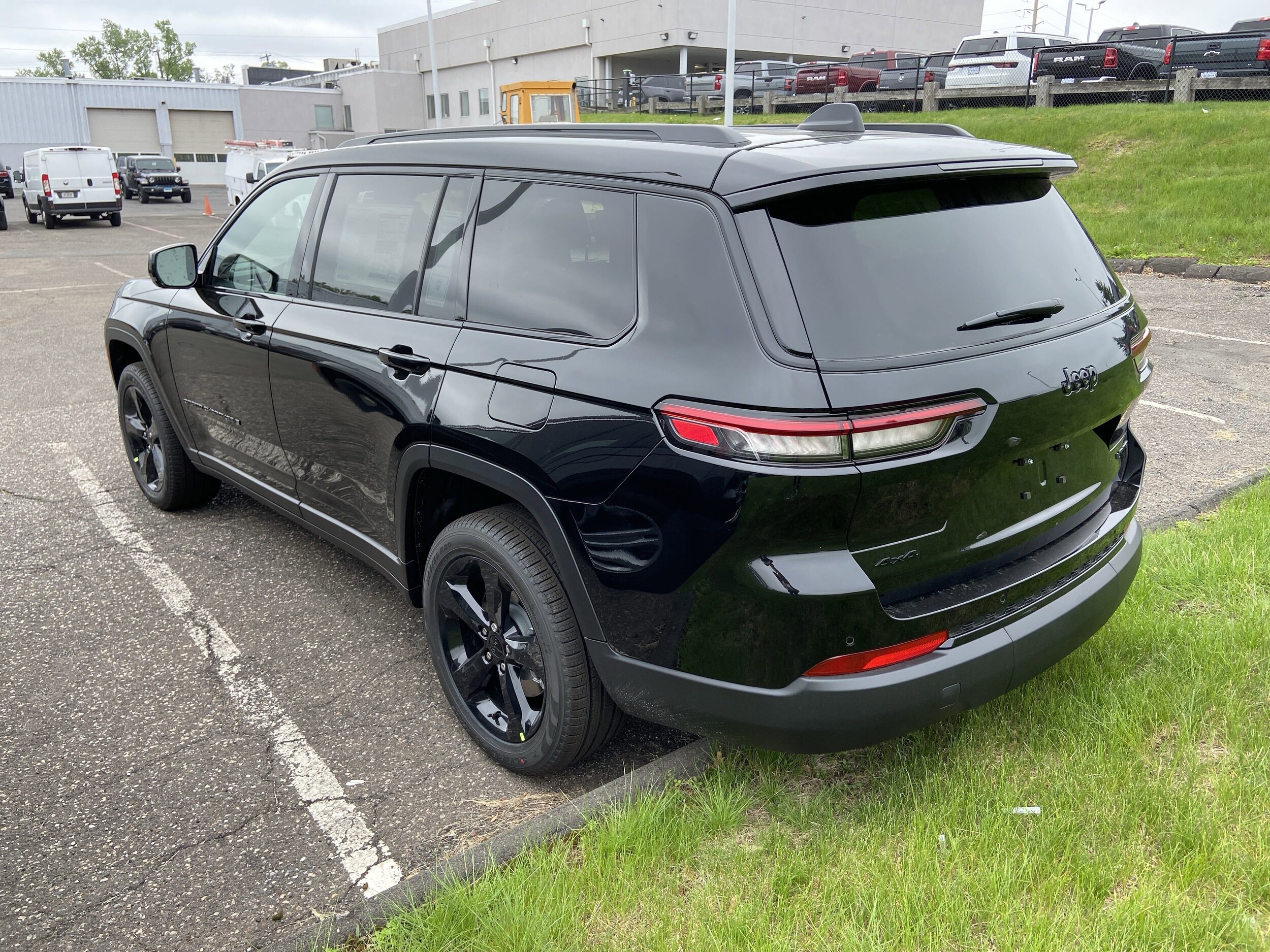 2025 Jeep Grand Cherokee Limited photo 4