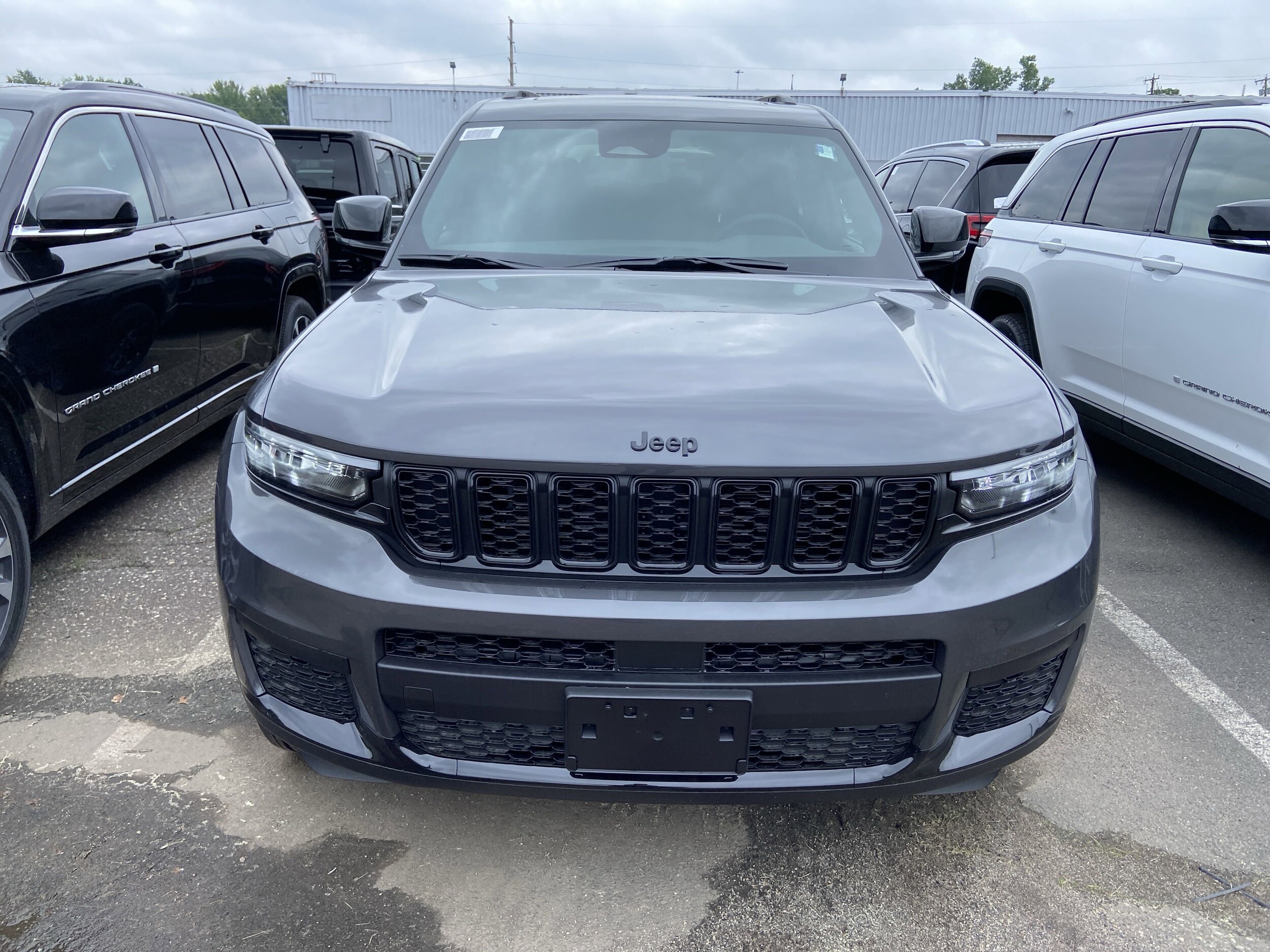 2025 Jeep Grand Cherokee Altitude X photo 2