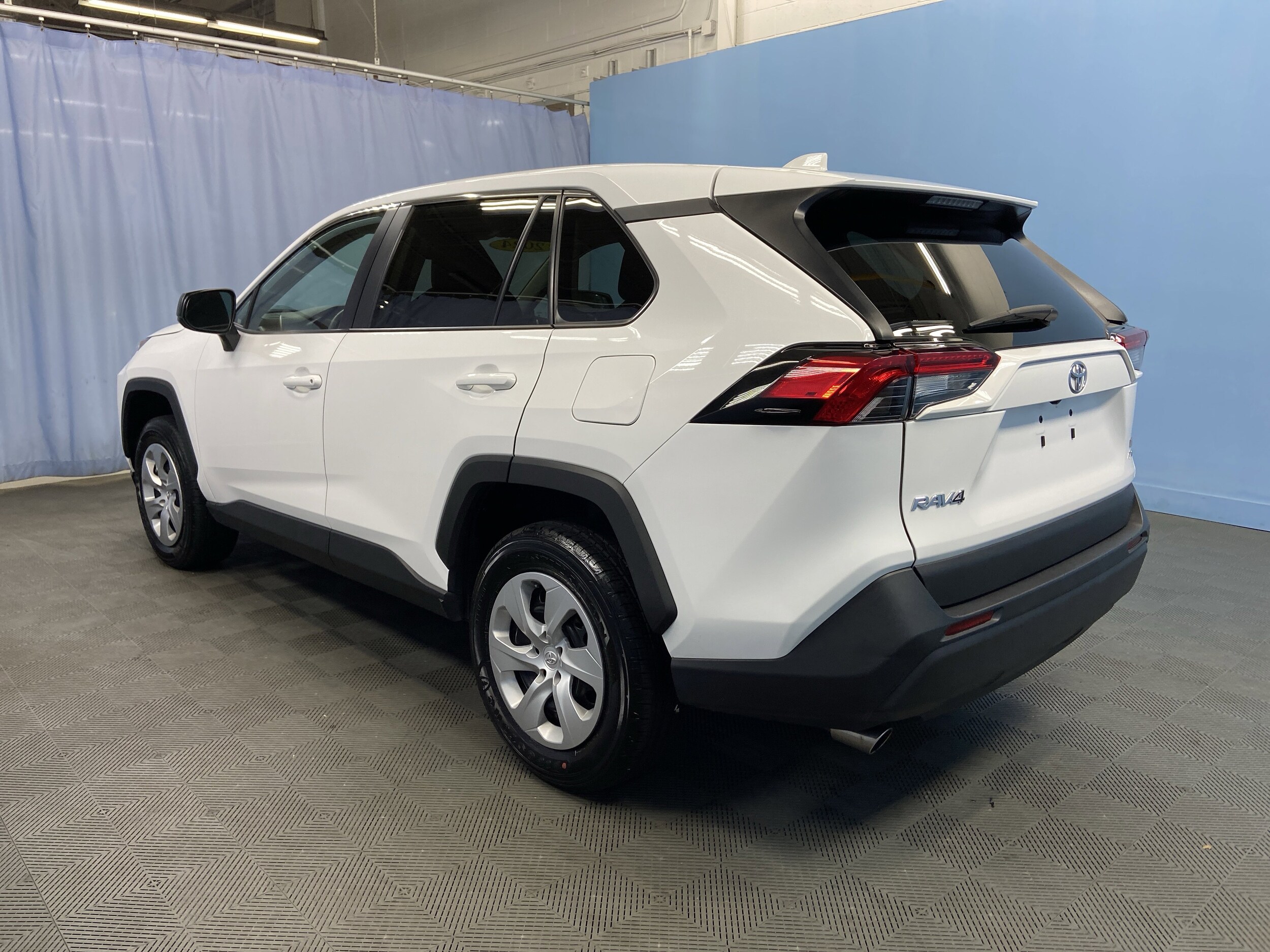 2024 Toyota RAV4 LE photo 4