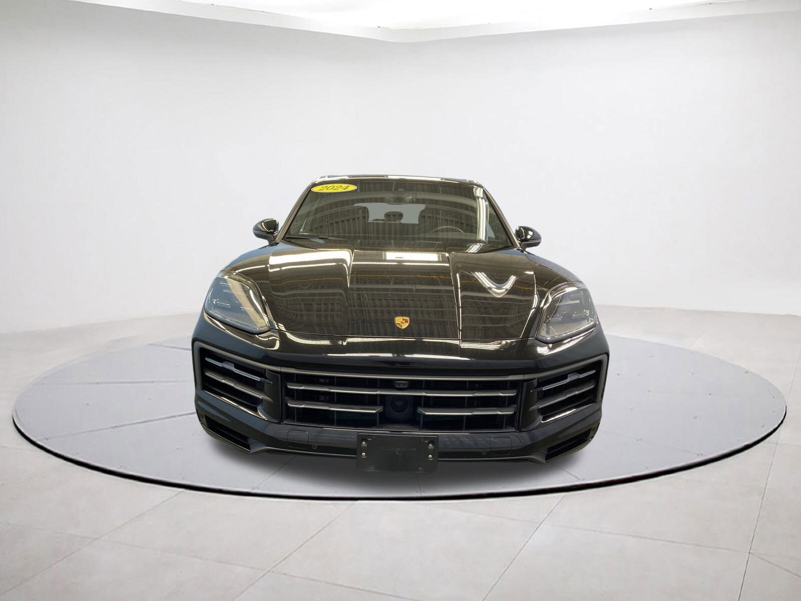 2024 Porsche Cayenne Base photo 2