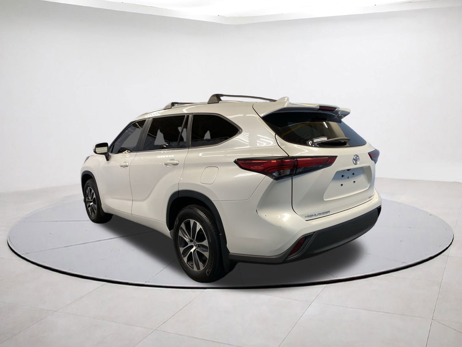2023 Toyota Highlander XLE photo 4