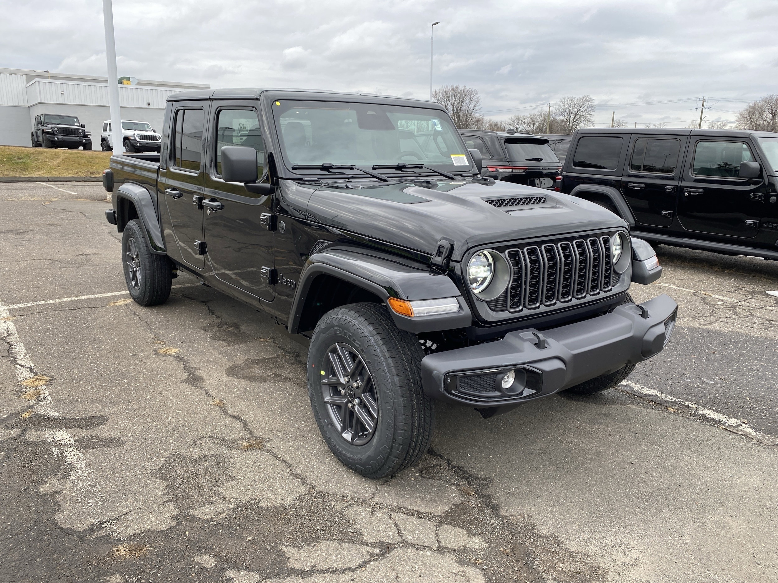 2026 Jeep Gladiator Pickup 