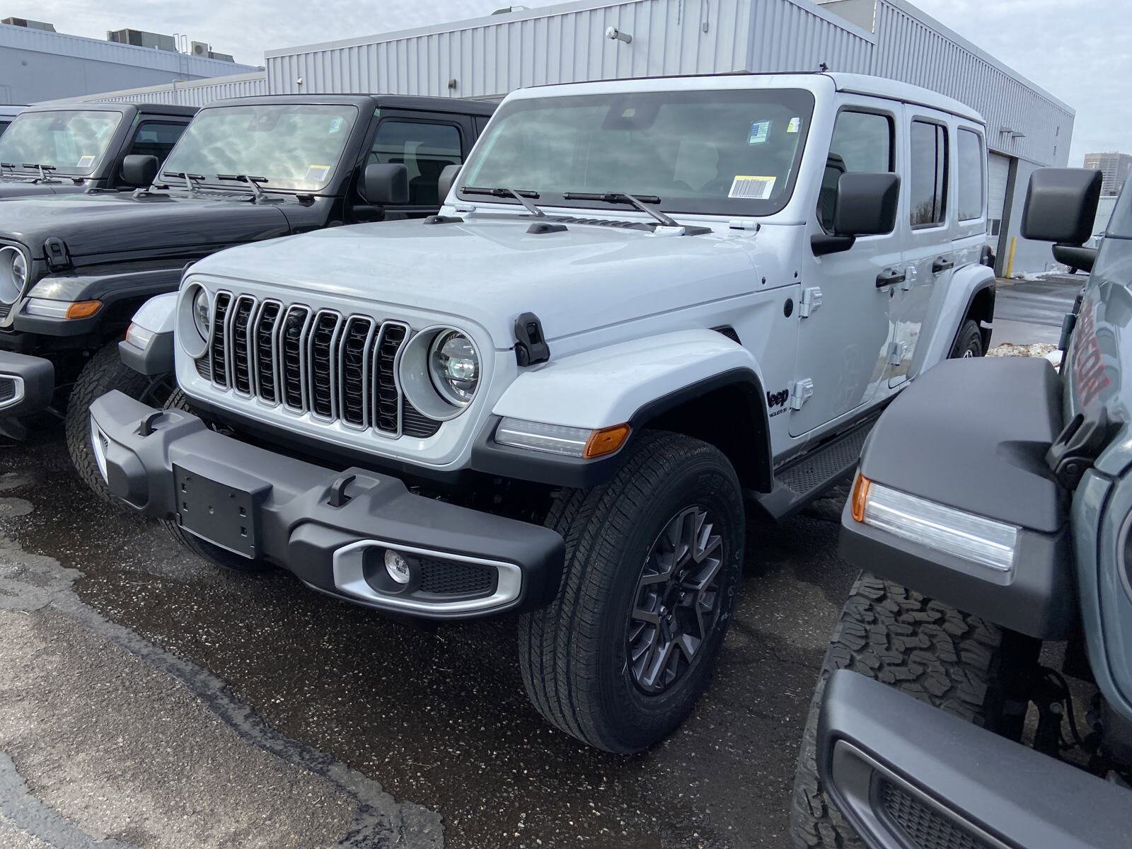 2025 Jeep Wrangler Sahara photo 3