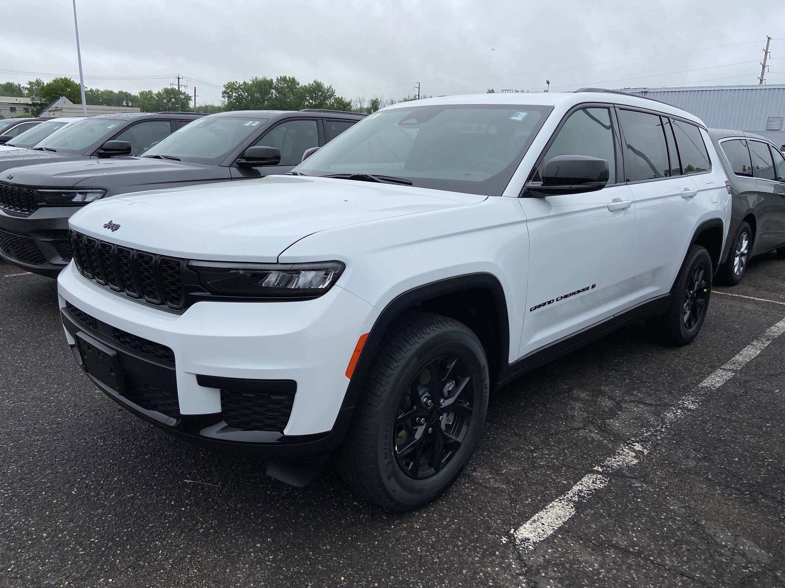 2025 Jeep Grand Cherokee Altitude X photo 3