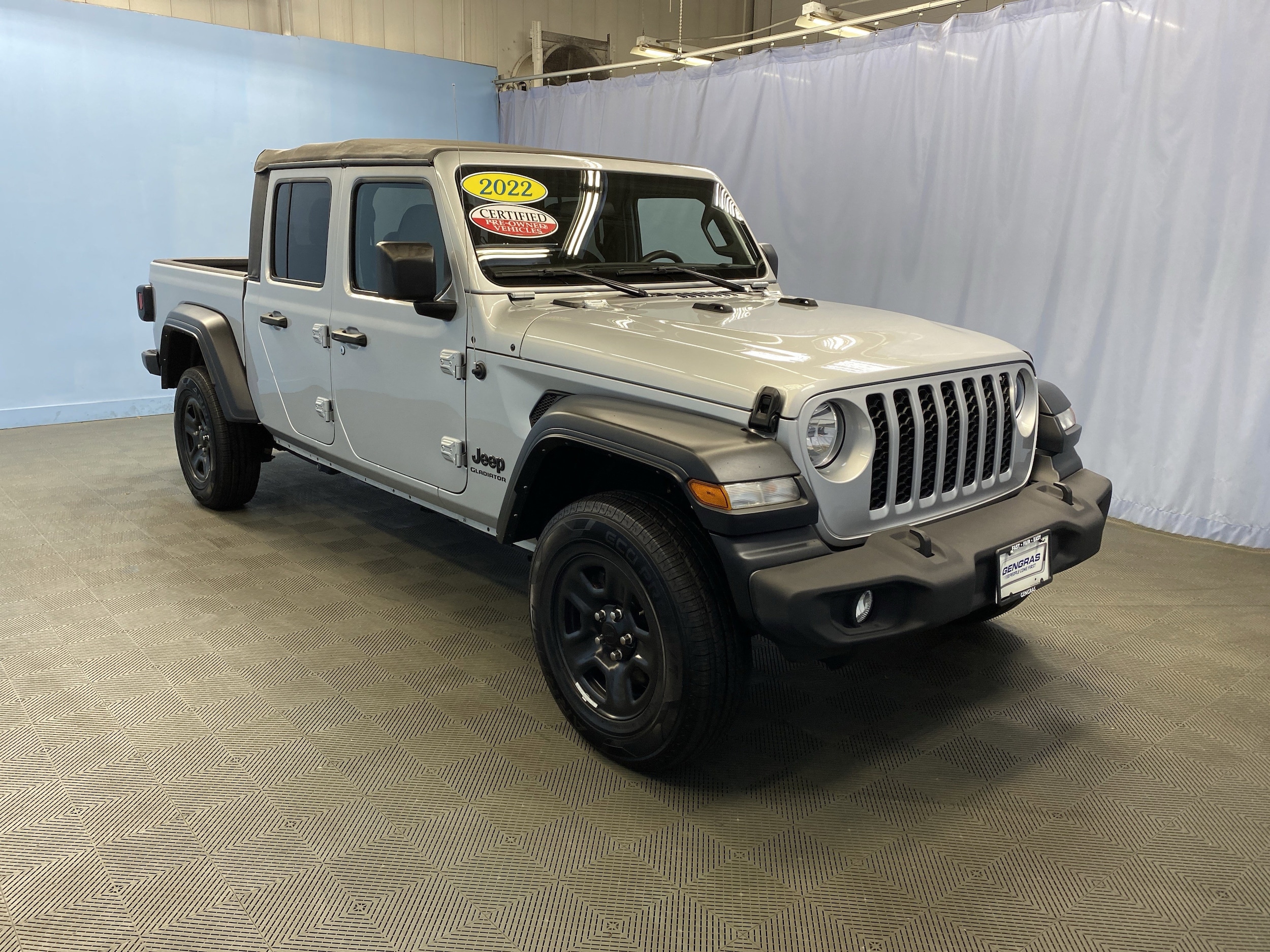 2022 Jeep Gladiator Sport's photo