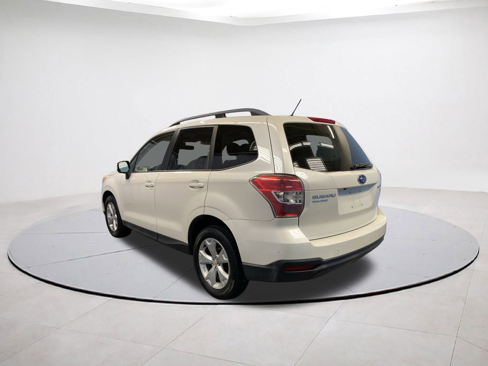 2015 Subaru Forester 2.5i Premium photo 4
