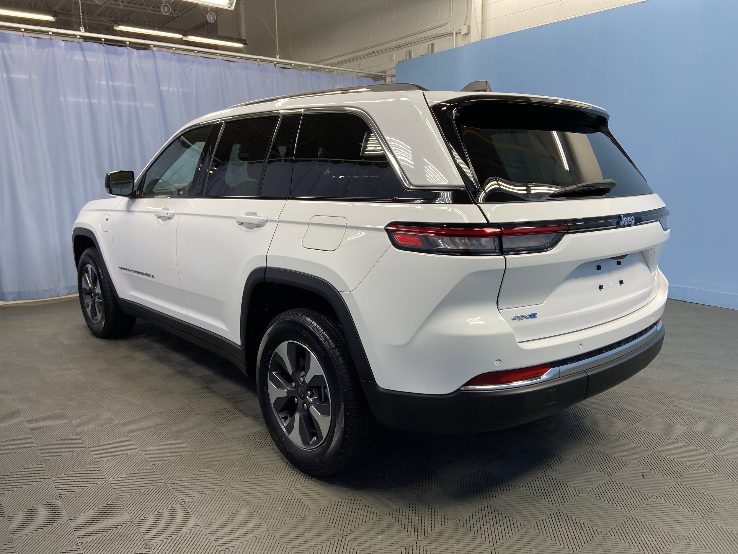 2023 Jeep Cherokee 4xe photo 3