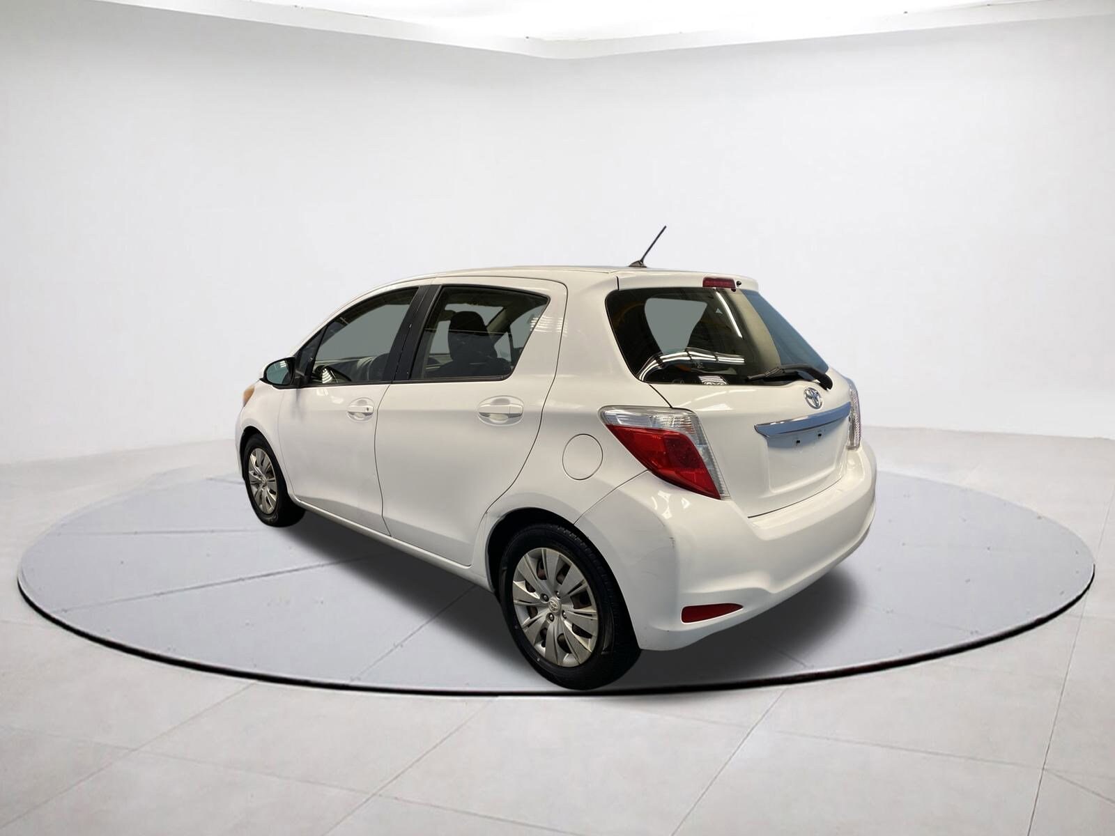 2012 Toyota Yaris photo 4