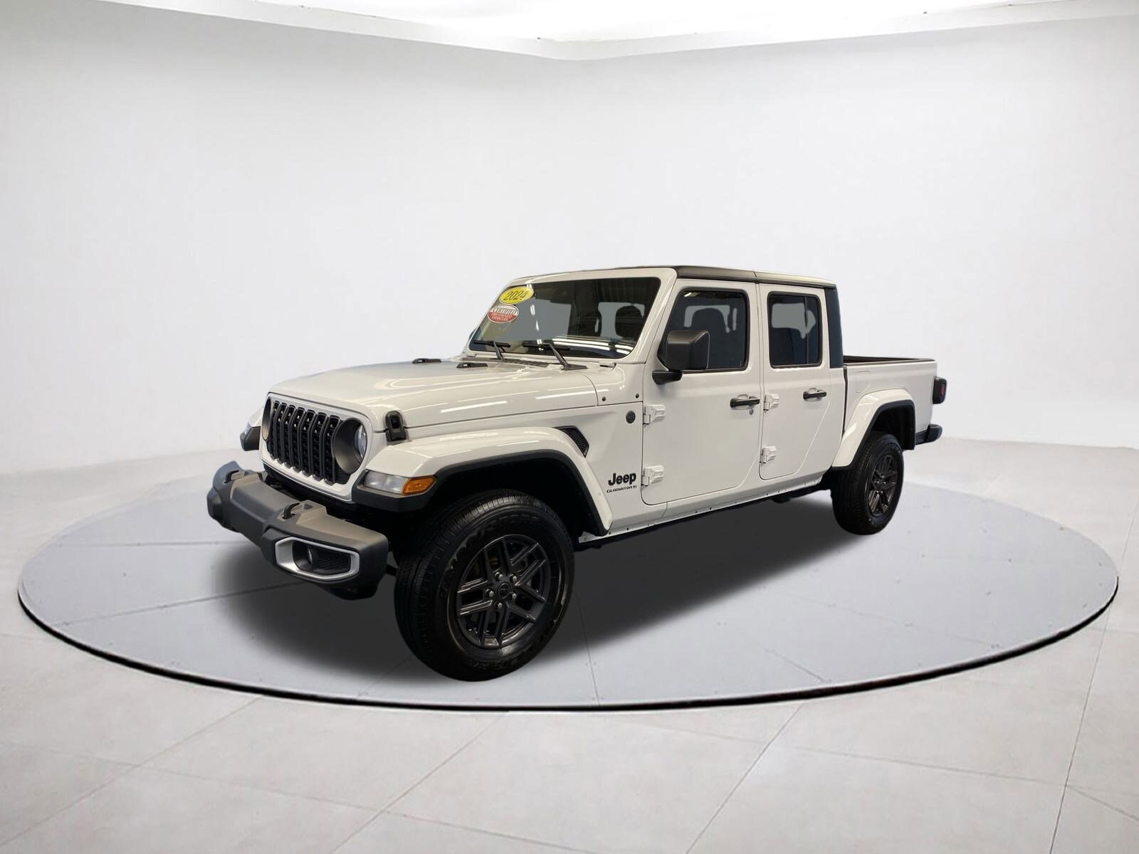 2024 Jeep Gladiator Sport S photo 2