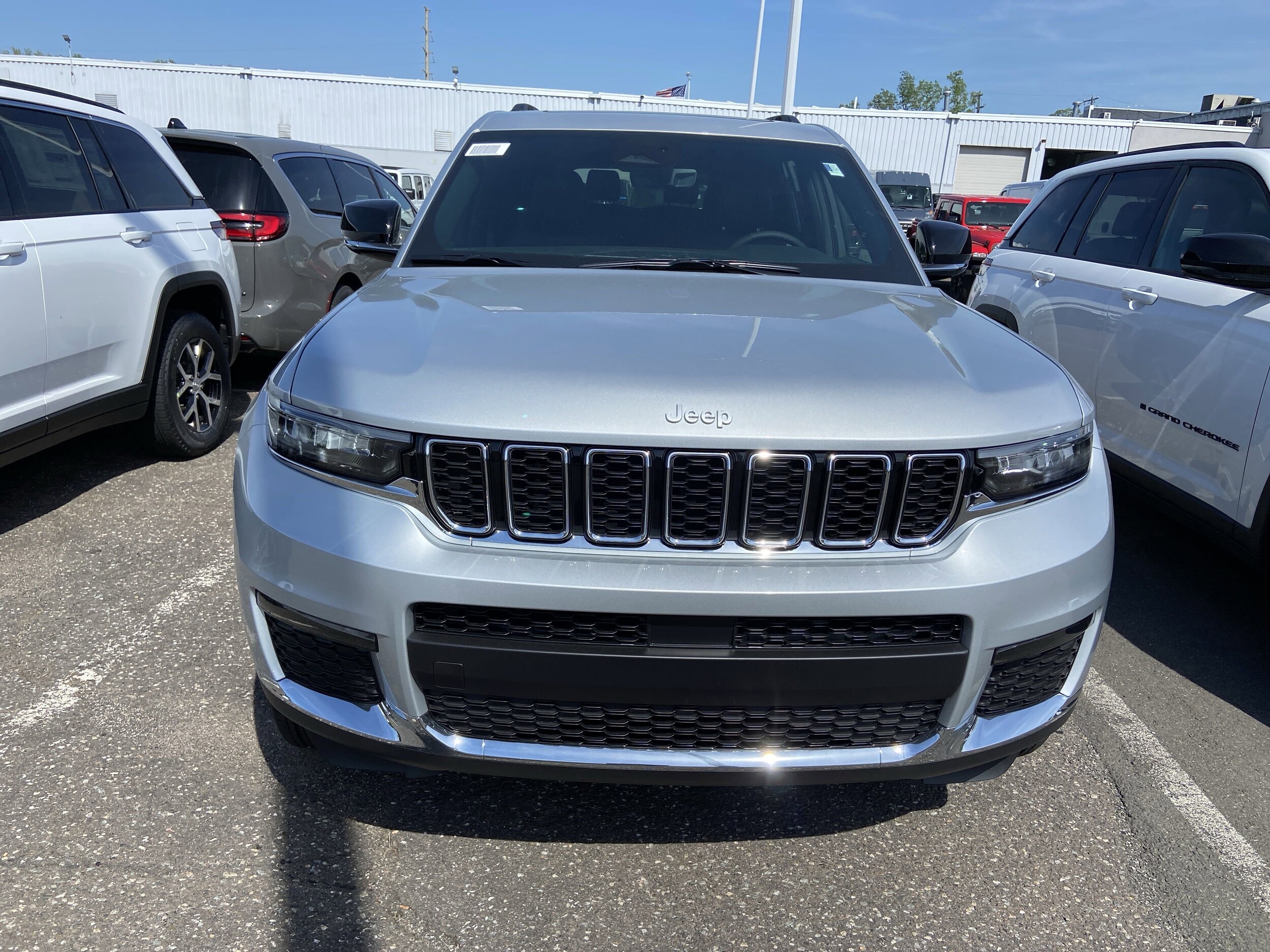 2025 Jeep Grand Cherokee Limited photo 2