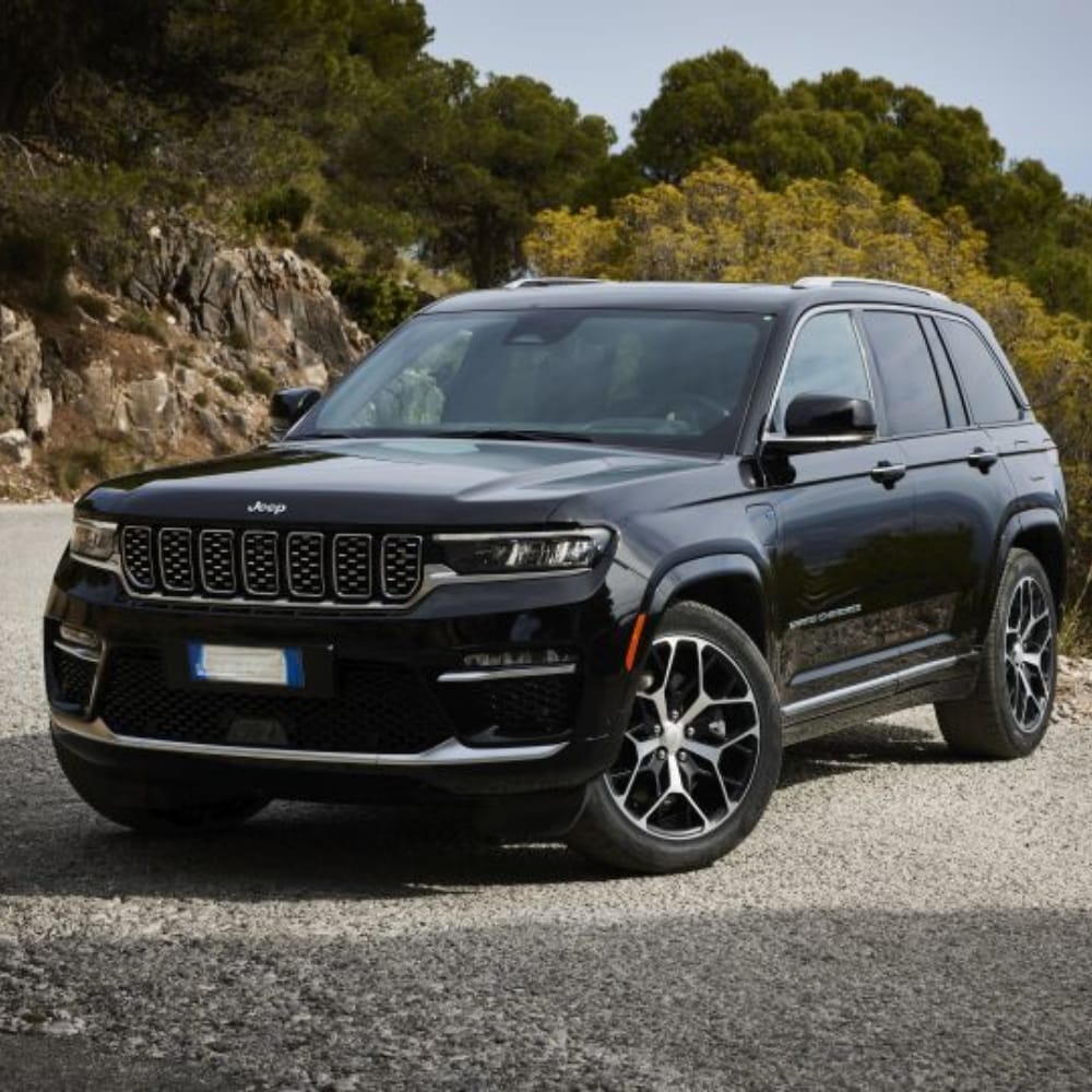 Jeep Grand Cherokee_ Elevating Luxury in the Midsize SUV Segment.png