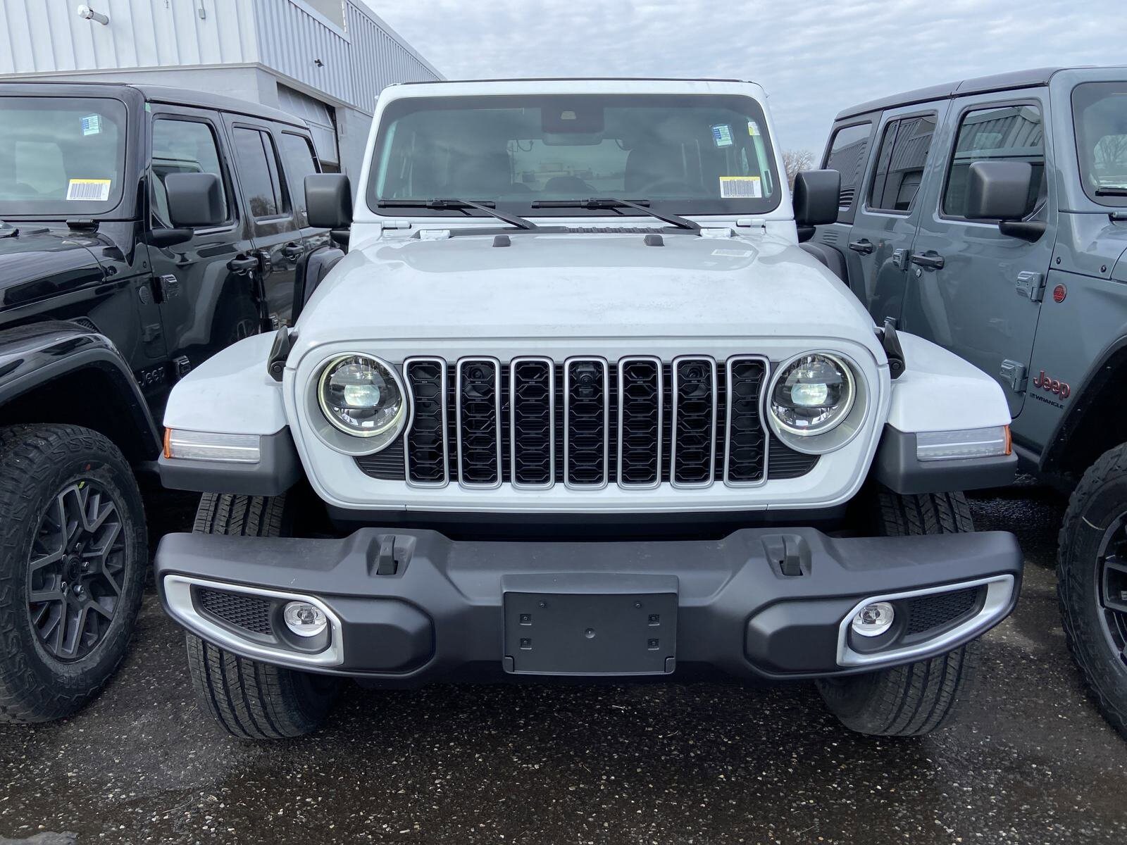 2025 Jeep Wrangler Sahara photo 2