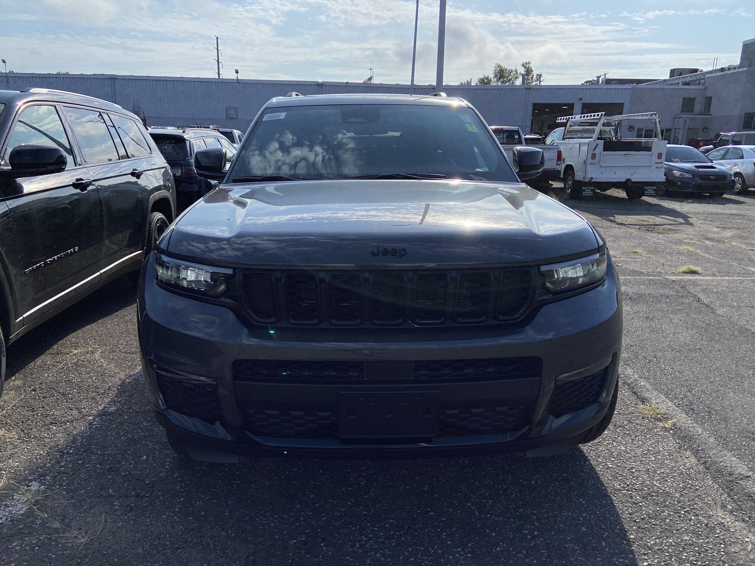 2025 Jeep Grand Cherokee Limited photo 2