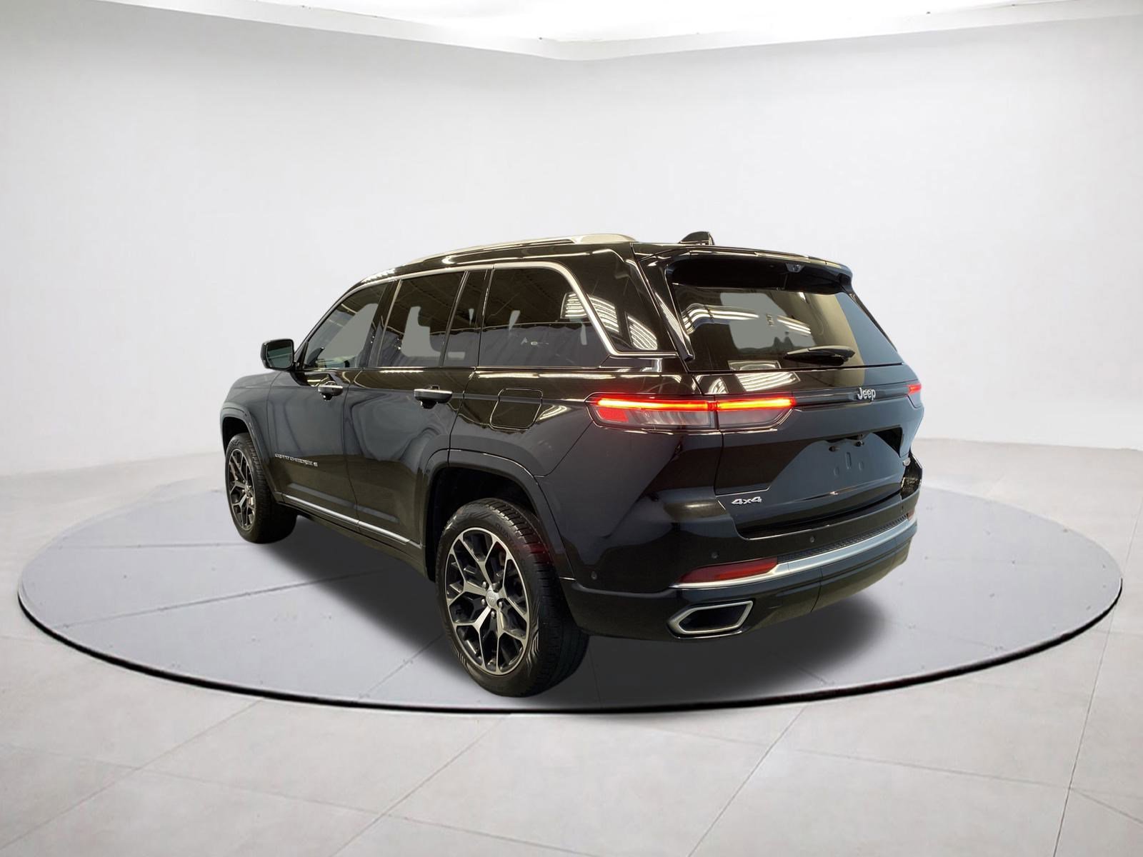 2022 Jeep Grand Cherokee Summit Reserve photo 4