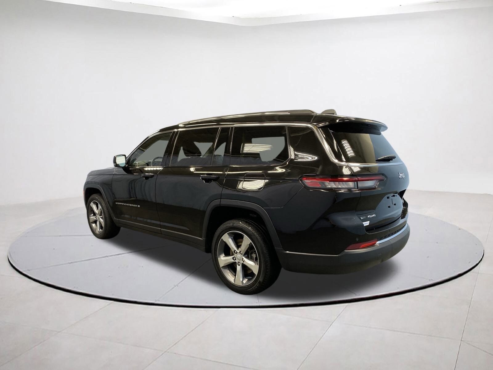 2021 Jeep Grand Cherokee Limited photo 2