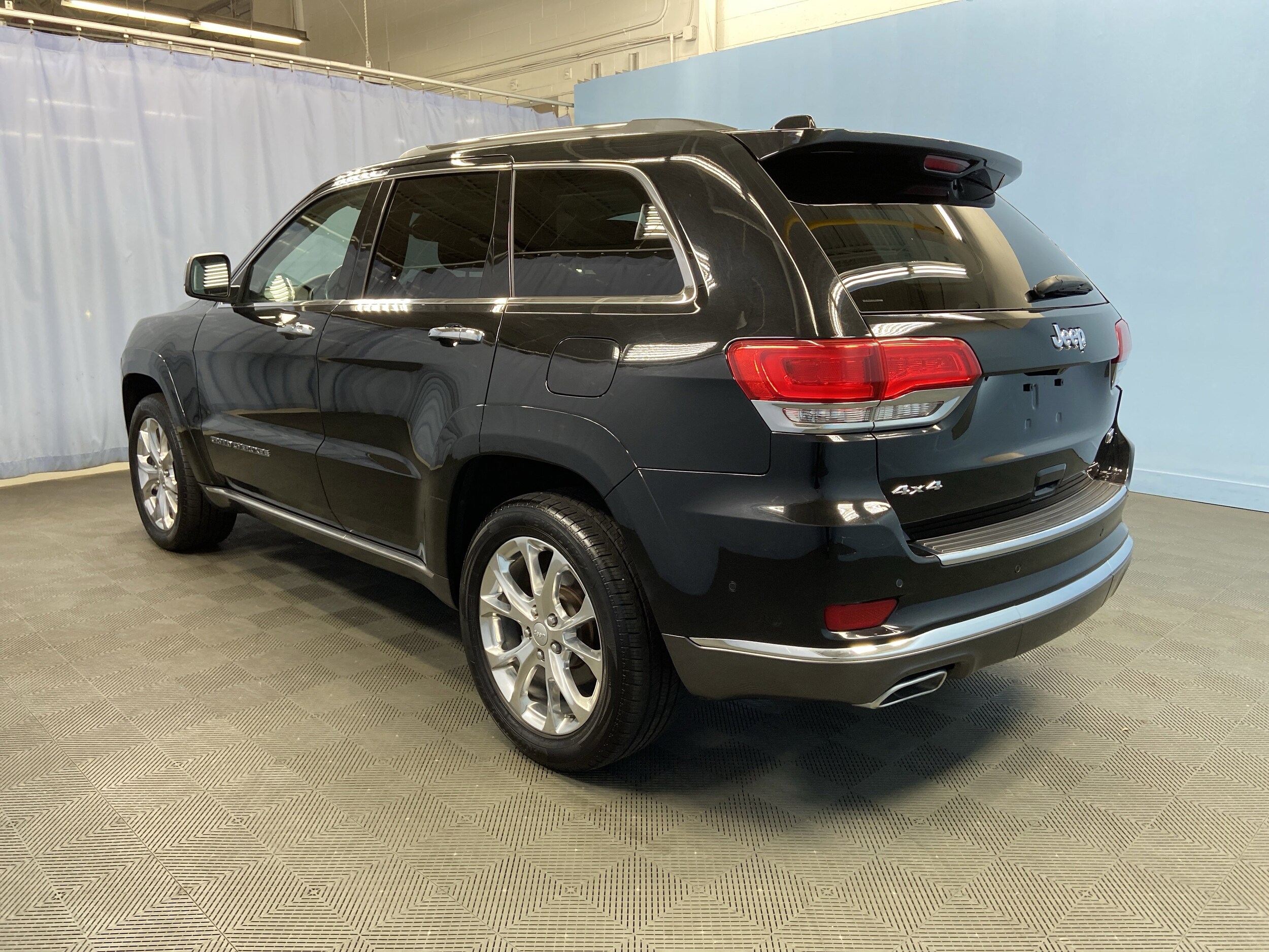2020 Jeep Grand Cherokee Summit photo 2