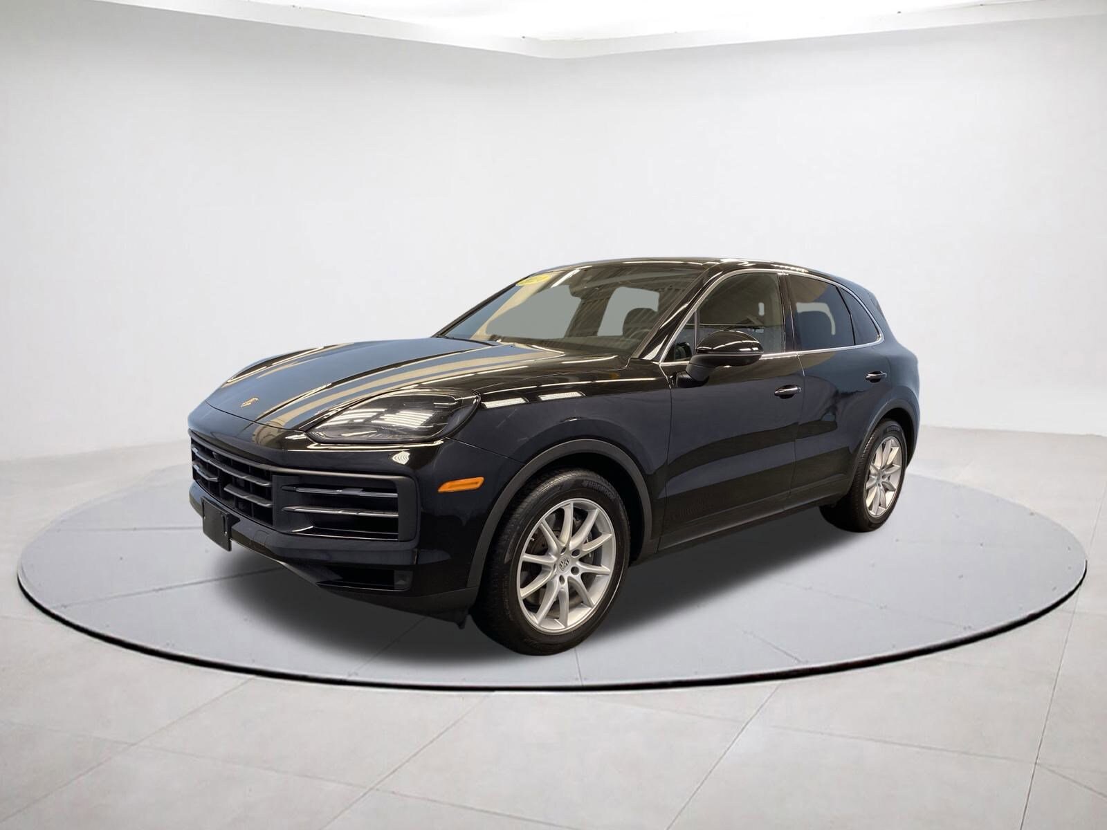 2024 Porsche Cayenne Base photo 3