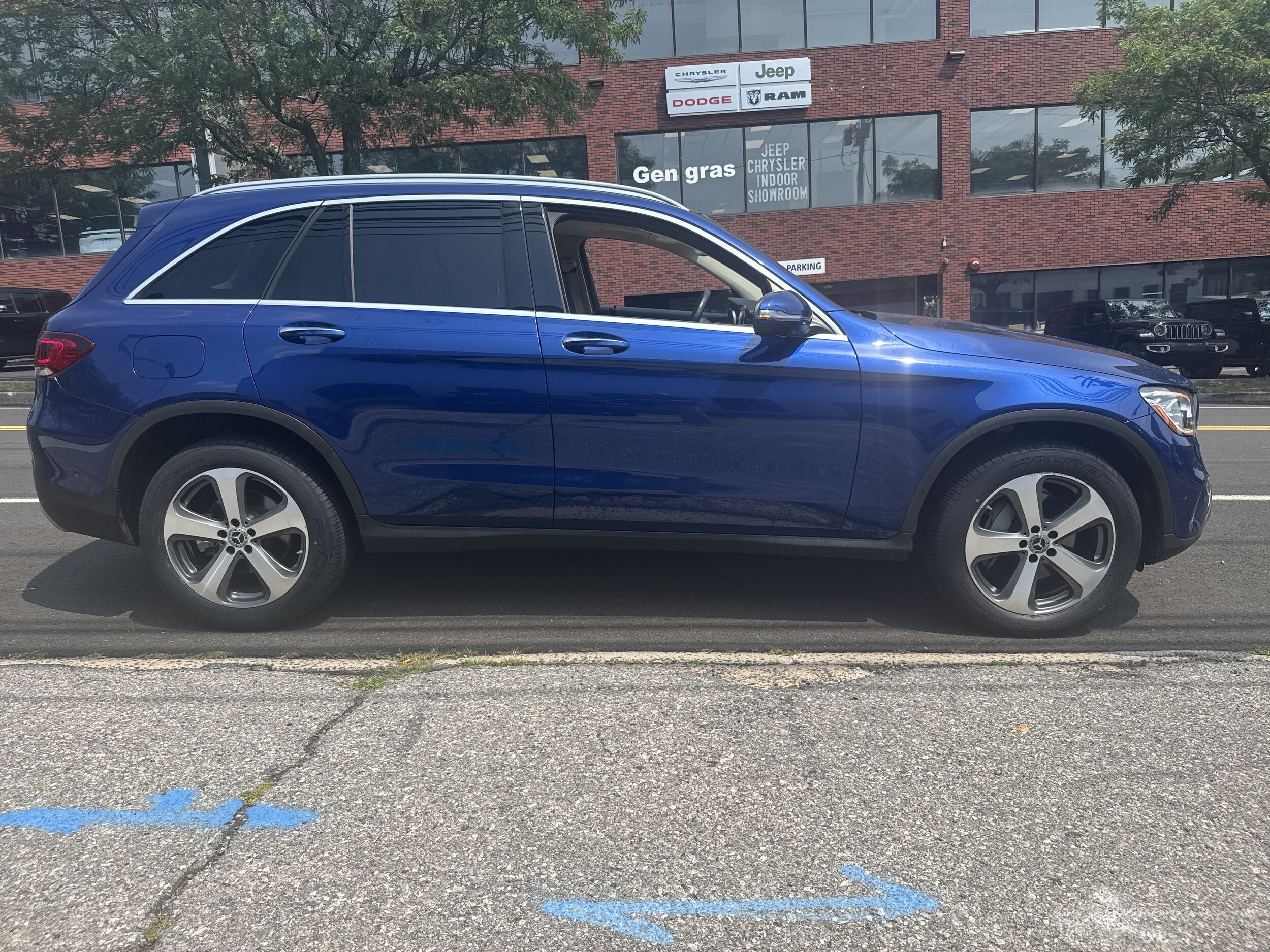 2020 Mercedes Benz GLC 300 4MATIC photo 2