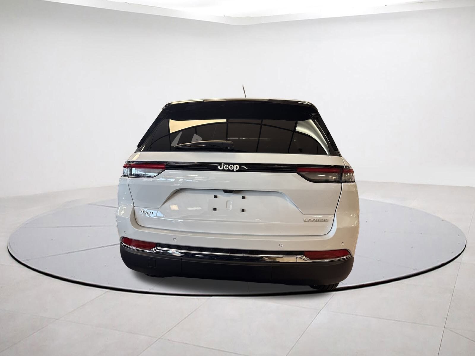 2025 Jeep Grand Cherokee Laredo photo 4