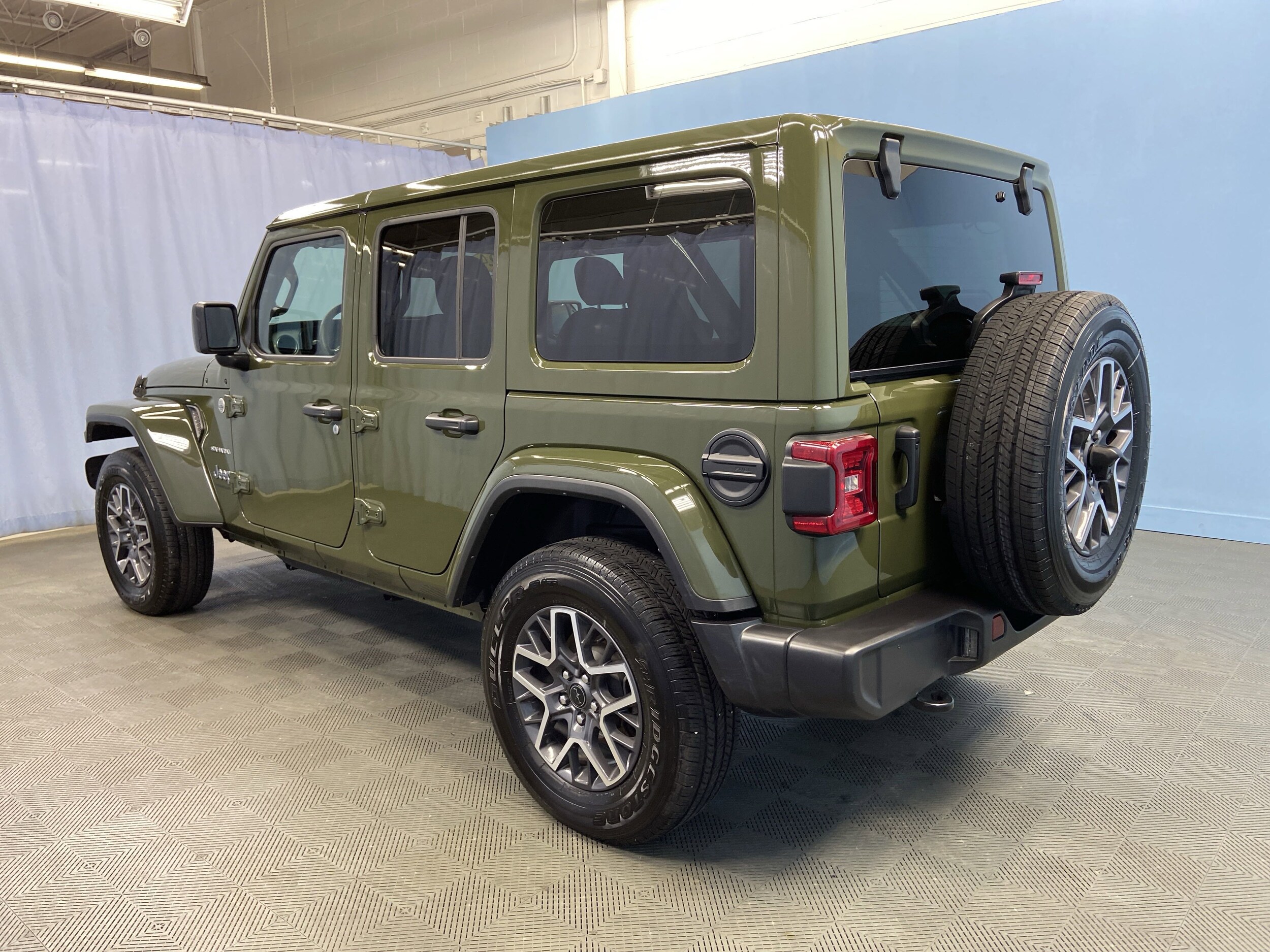2024 Jeep Wrangler Sahara photo 4