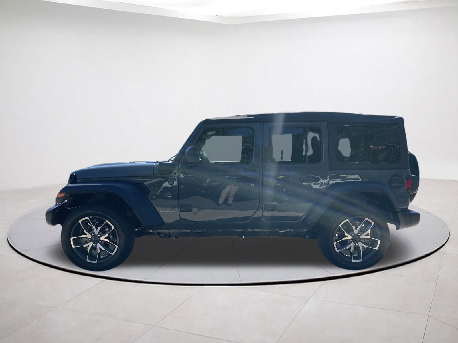 2025 Jeep Wrangler 4xe Sport S photo 3