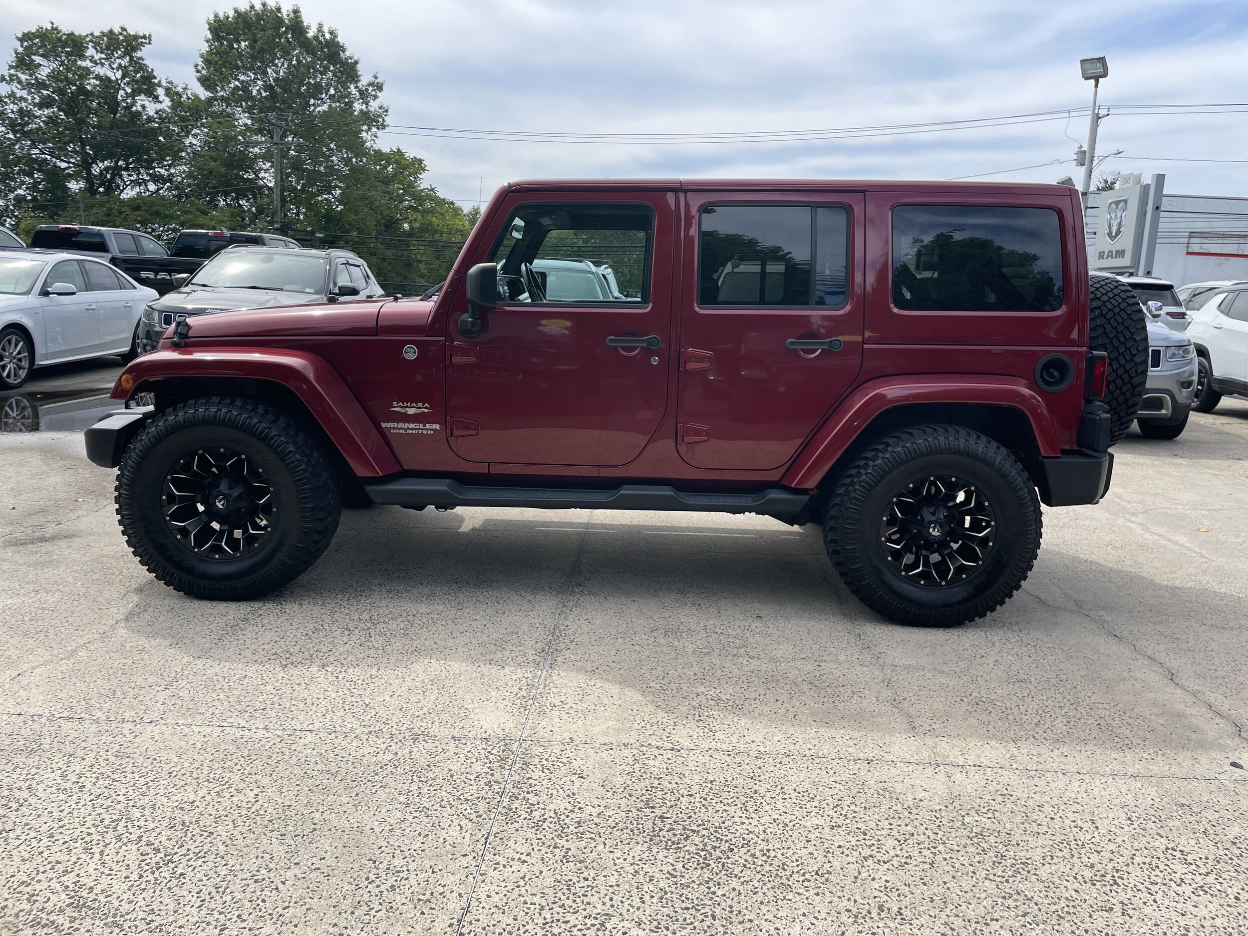 2012 Jeep Wrangler Unlimited Sahara photo 4